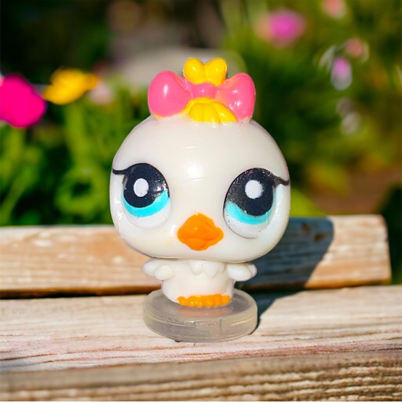 littlest pet shop # t143 teeniest tiniest teensies white baby chicken chick - Picture 1 of 6